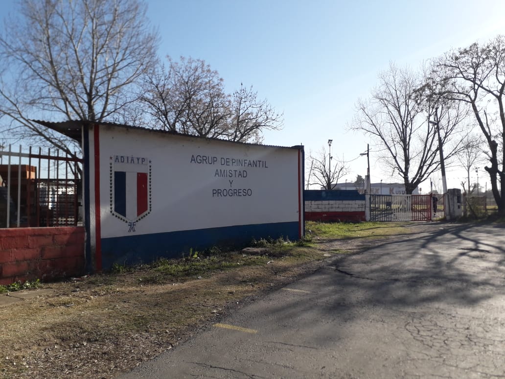 El ingreso al club de Rucci que en cualquier momento sería desalojado.