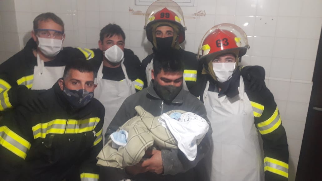 Bomberos de San José de la Esquina asistieron un parto domiciliario