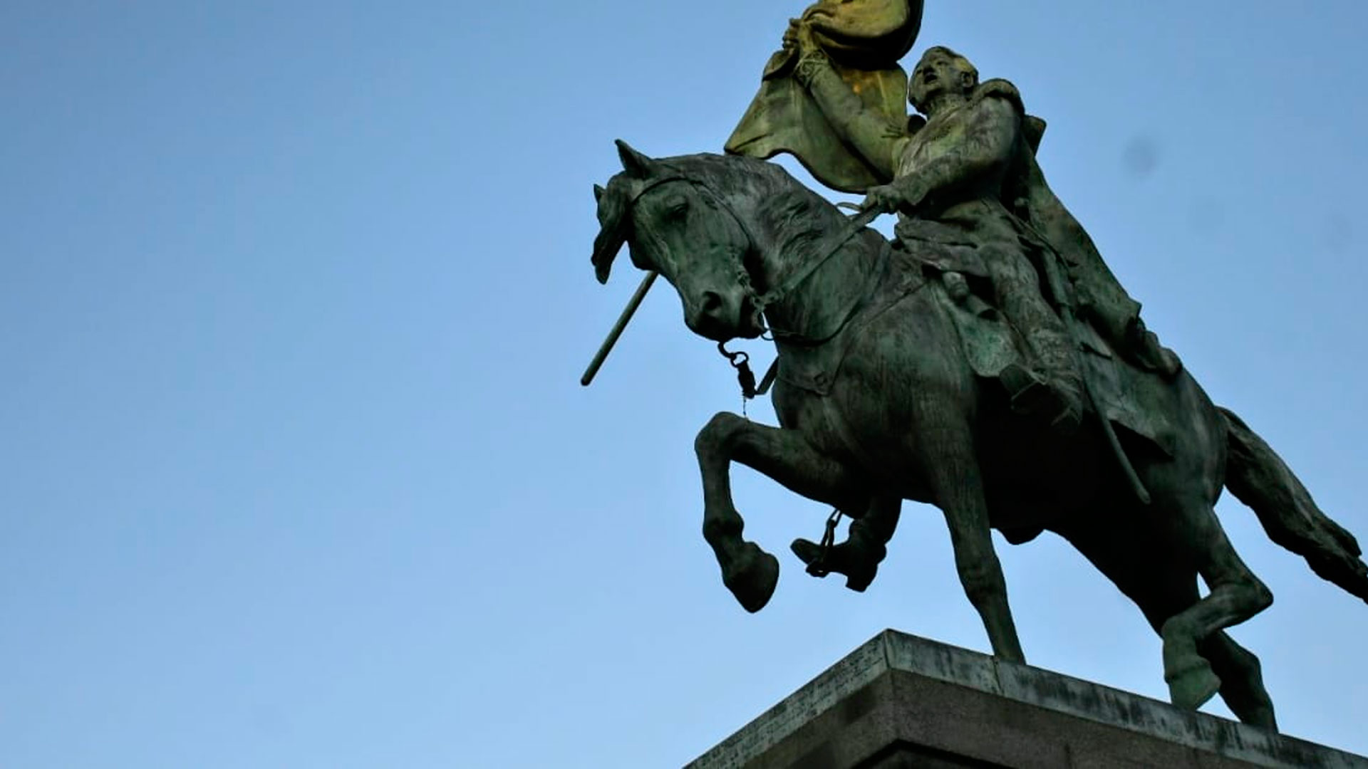 “San Martín hizo hospitales, hoy estaría contra los anticuarentena”