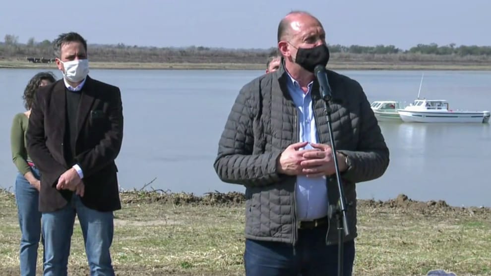 El gobernador Perotti junto al ministro Cabandié presentaron el faro en Puerto Gaboto.