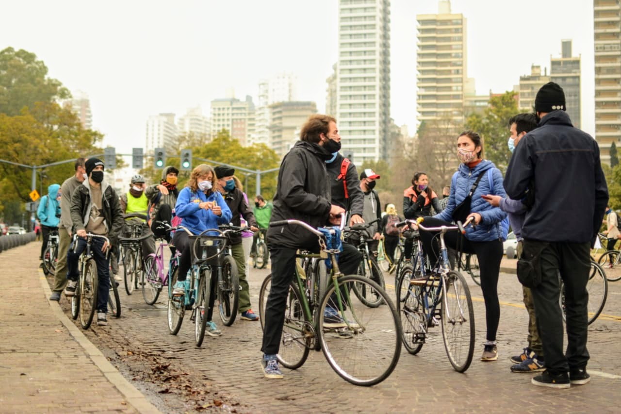 La salida en bicicletas desde el Monumento fue la primera posta de esta caravana.