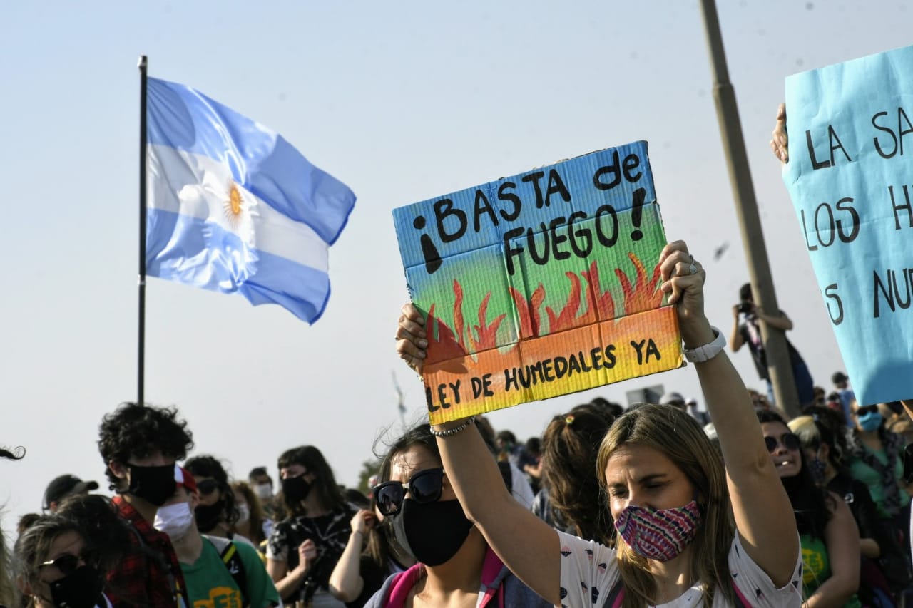 Una caravana cruzará el puente a Victoria para volver a pedir el fin de las quemas