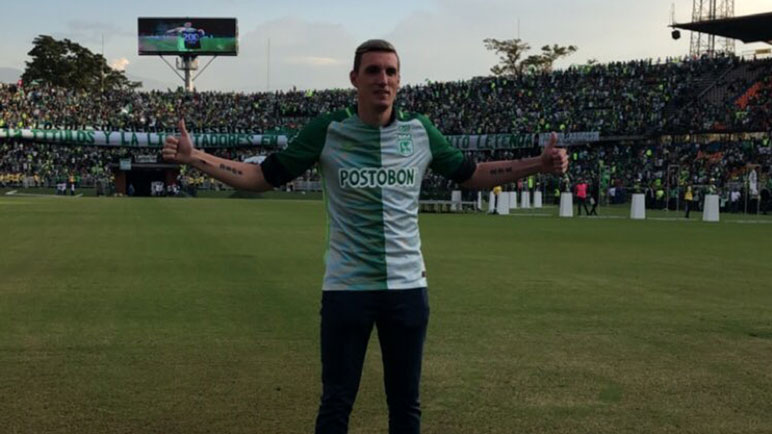Se despidió, pero juró volver.