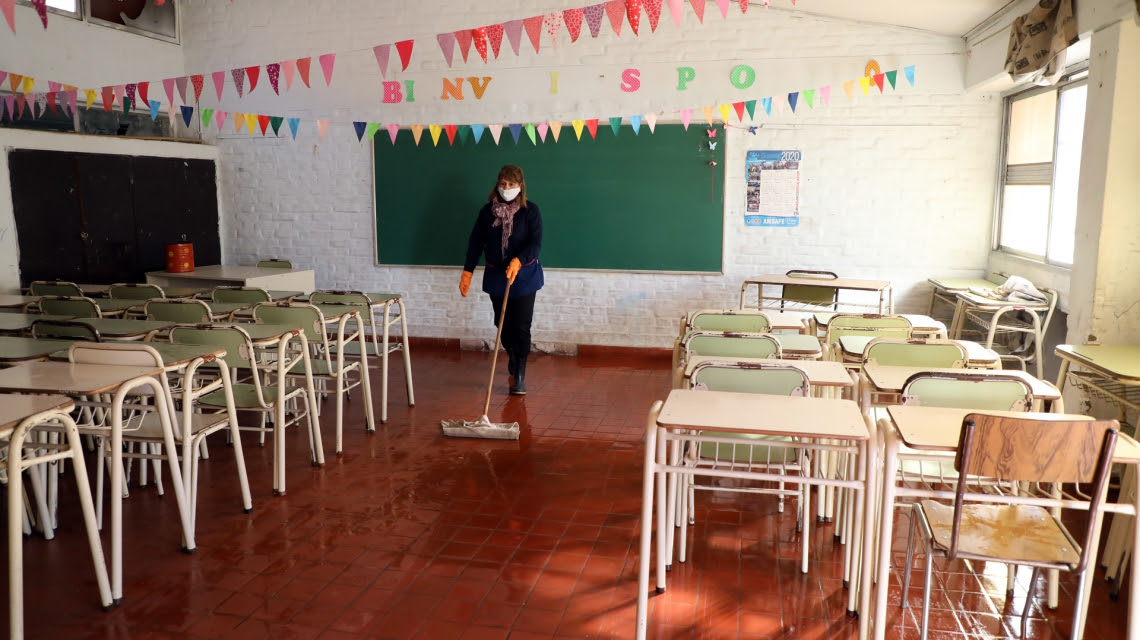Trotta confirmó que el regreso a las aulas será semi presencial