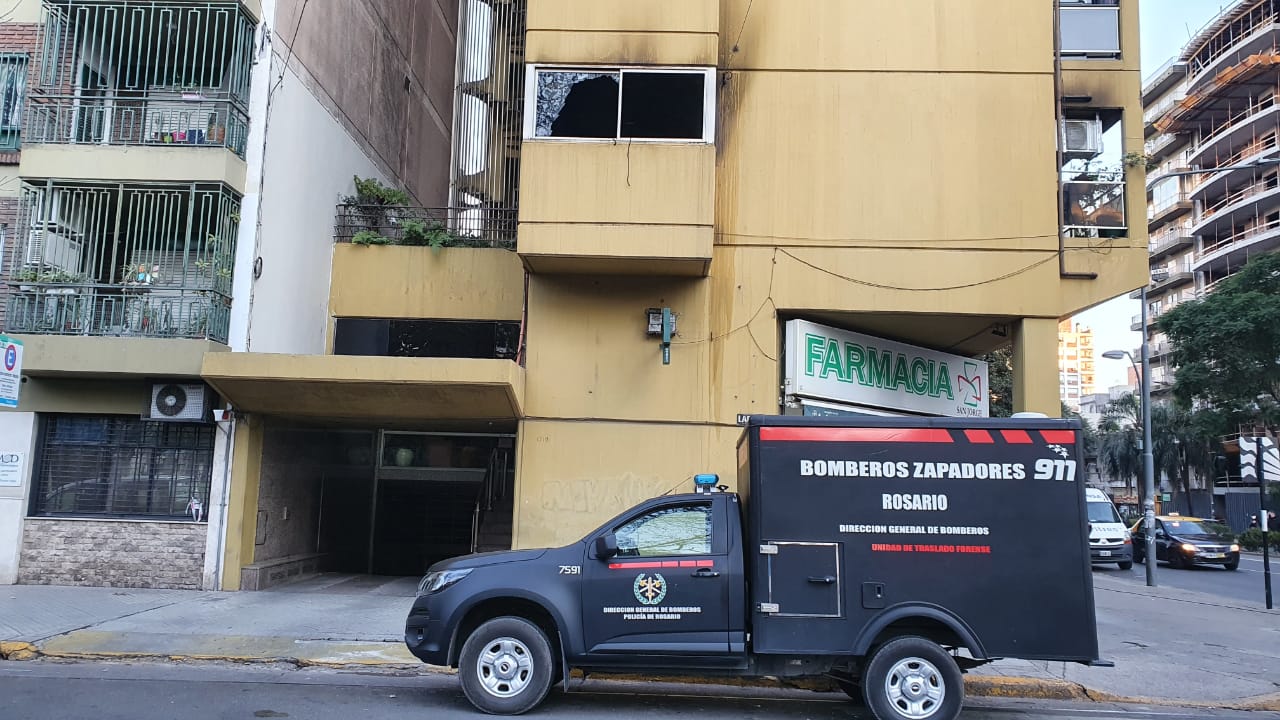 El edificio está ubicado arriba de la farmacia que funciona las 24 horas