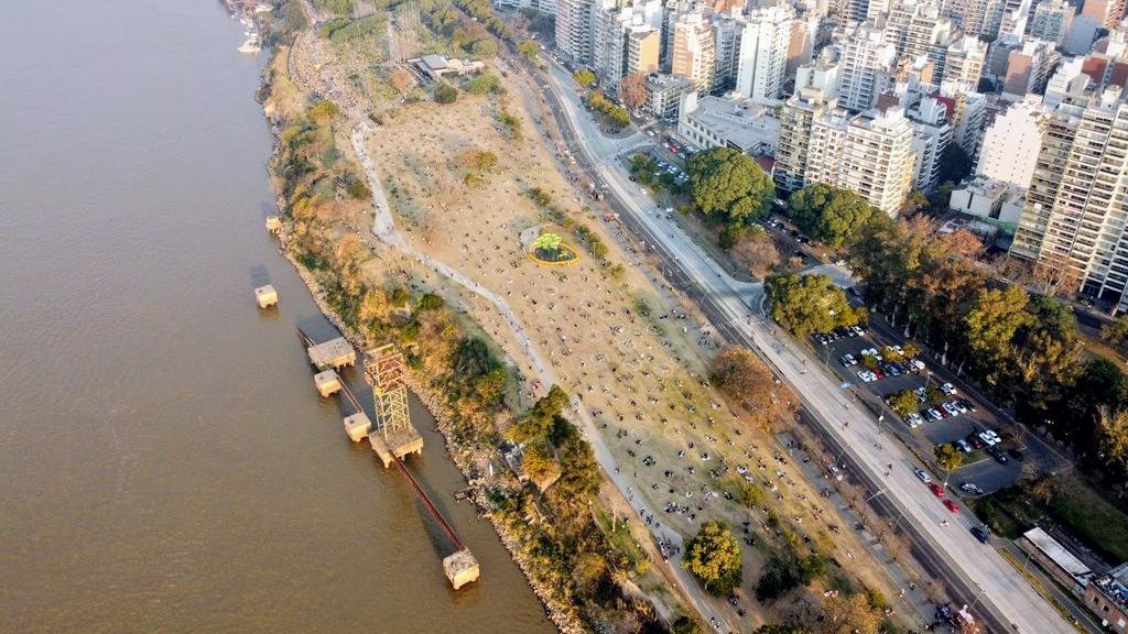 Así lució de paseantes la costa central, según la toma aérea. 