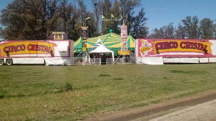 Quedaron varados en VGG y venden churros para sobrevivir