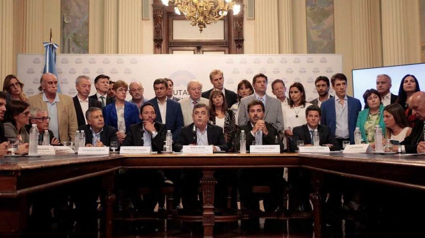 Fernández reúne a la oposición pero Juntos por el Cambio pega el faltazo