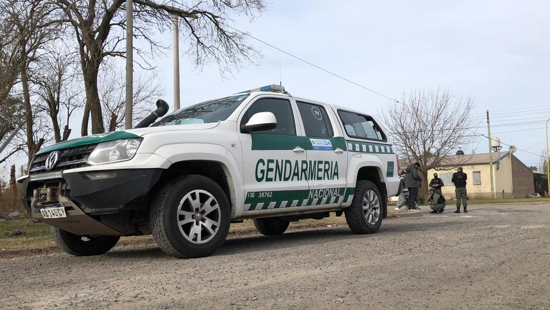 Gendarmería verifica vehículos y conductores en distintos barrios de Casilda.