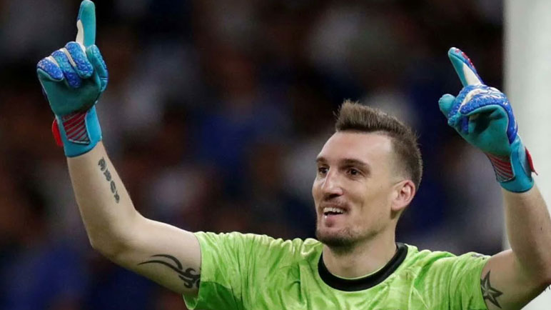 Franco Armani otra vez dando vueltas el mercado europeo.