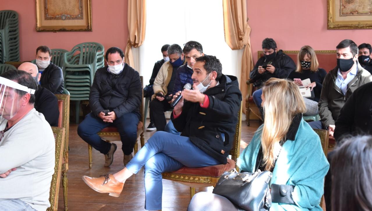 Vignatti, de Arteaga, dando su punto de vista.