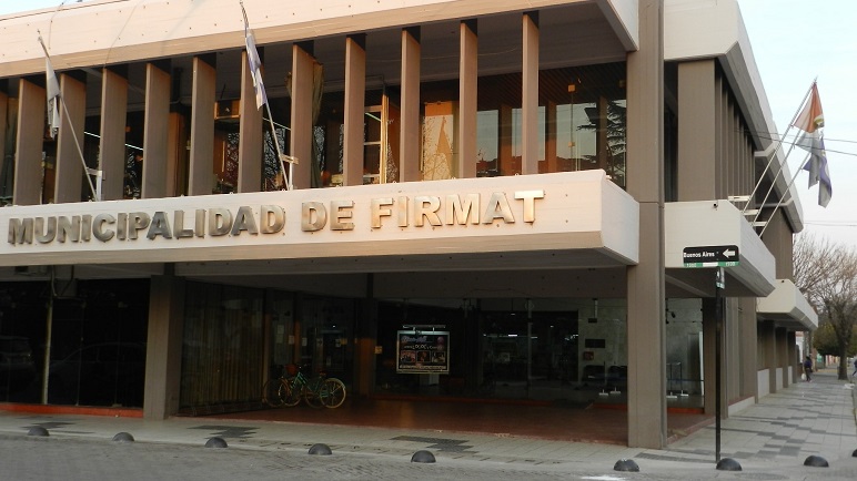 La Municipalidad de Firmat.