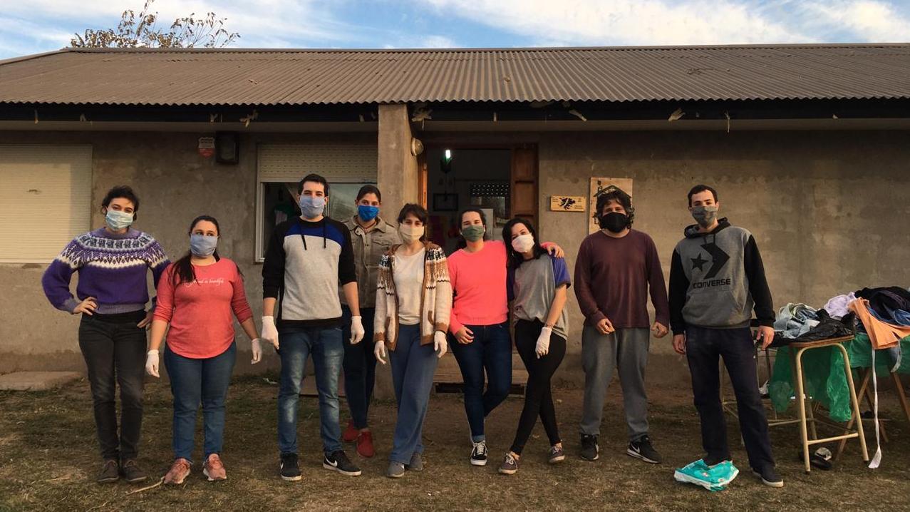 Gran movida solidaria de estudiantes de Veterinarias y 'La Casita Popular'.