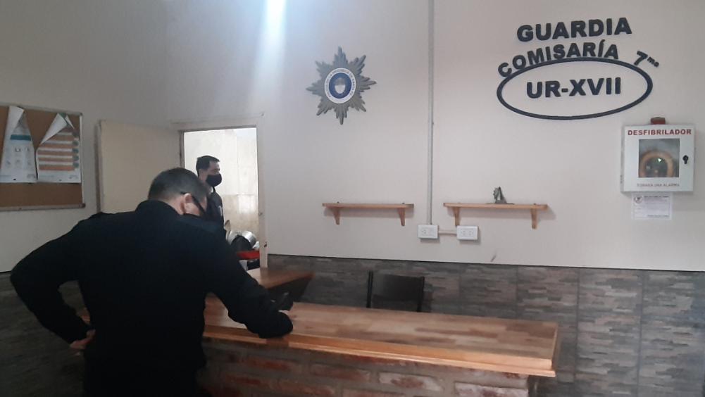 La comisaría de San Lorenzo allanada este sábado, con drogas en el despacho.
