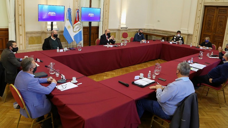 Antes del anuncio hubo encuentro presencial con varios intendentes.