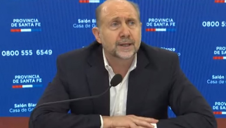 Omar Perotti en conferencia de prensa virtual.