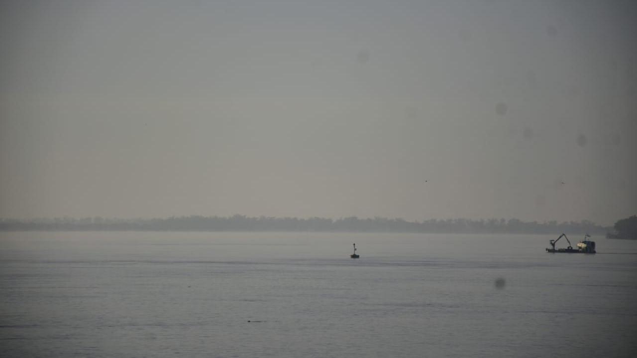 Humo en las islas y en la ciudad, paisaje habitual de estos días en Rosario.