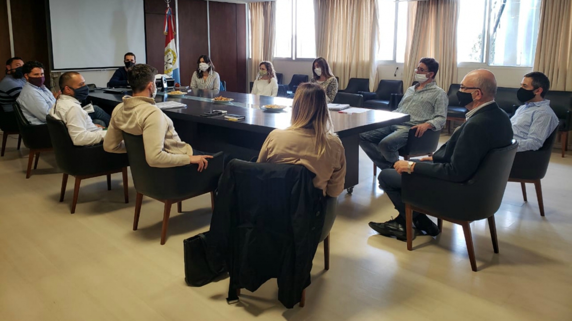 a mesa de trabajo está conformada por representantes de los ministerios de Desarrollo Social, Educación, Trabajo, Empleo y Seguridad Social, y Producción, Ciencia y Tecnología.