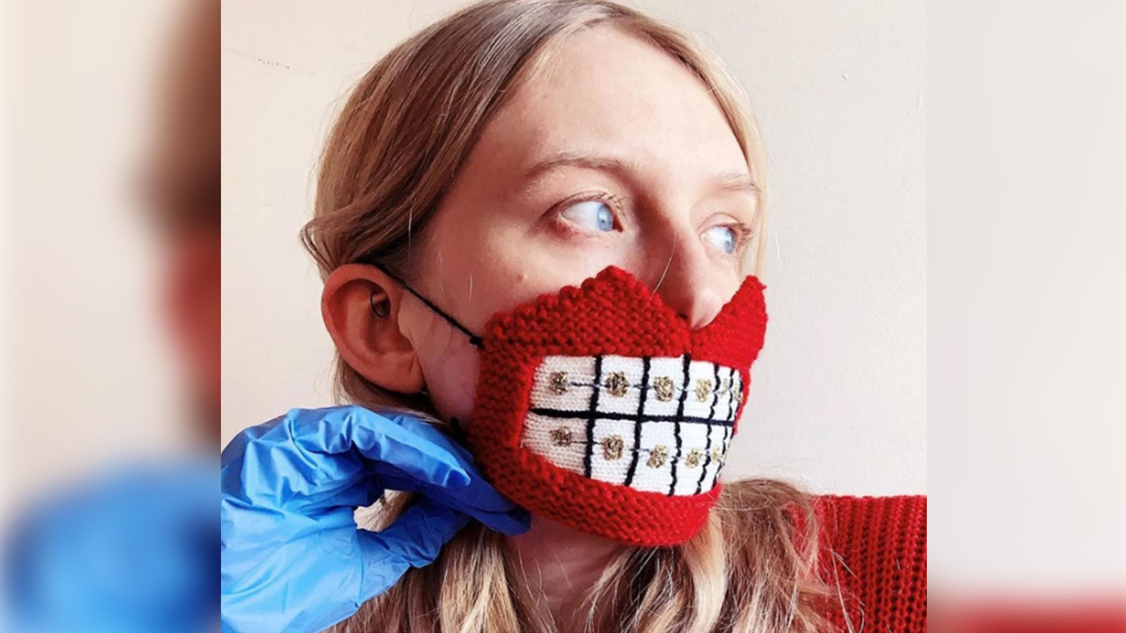 Barbijos que dan miedo, otra forma de mantener el distanciamiento social