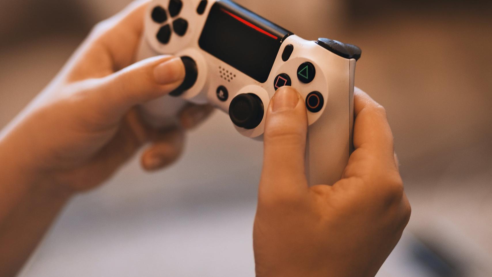 Una abuela de 90 se llevó el récord de la "youtuber gamer" más anciana