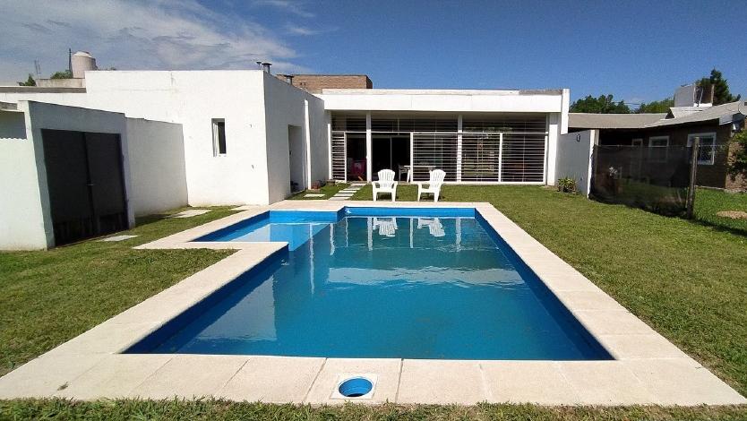 Funes: los rosarinos que tengan casa de fin de semana podrán viajar para limpiar