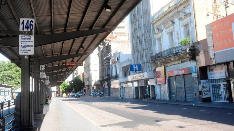 Con comercios y sin colectivos, Rosario empieza la fase 4