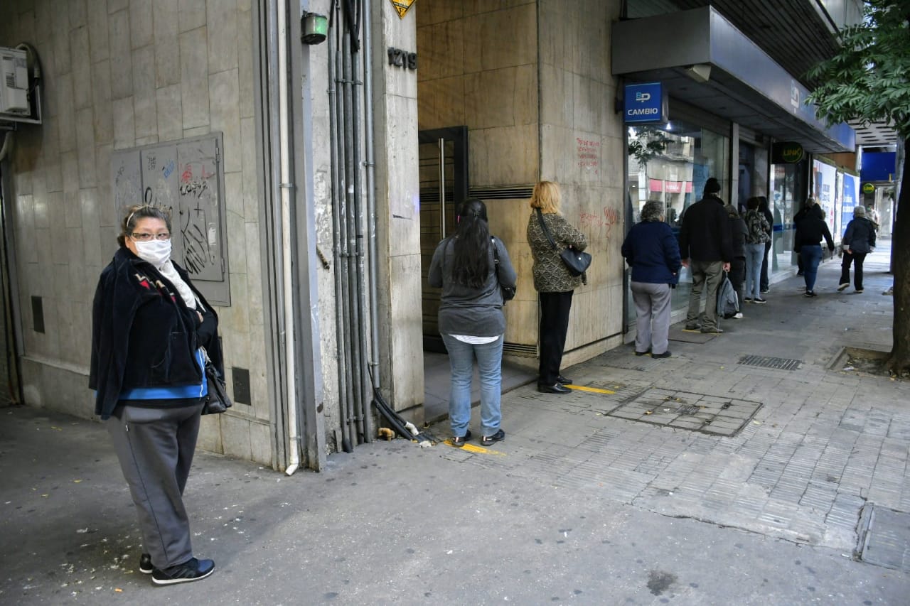 La nueva etapa de la cuarentena no incrementó el flujo de gente en el centro. (Foto: Rosario Plus)