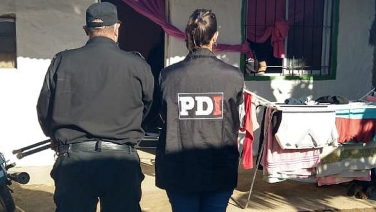 Los efectivos en el lugar del allanamiento.