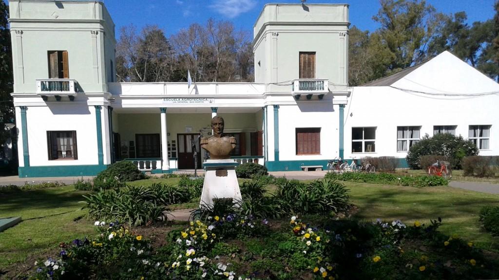 La Escuela tendrá la posibilidad de que los estudiantes adquieran becas.