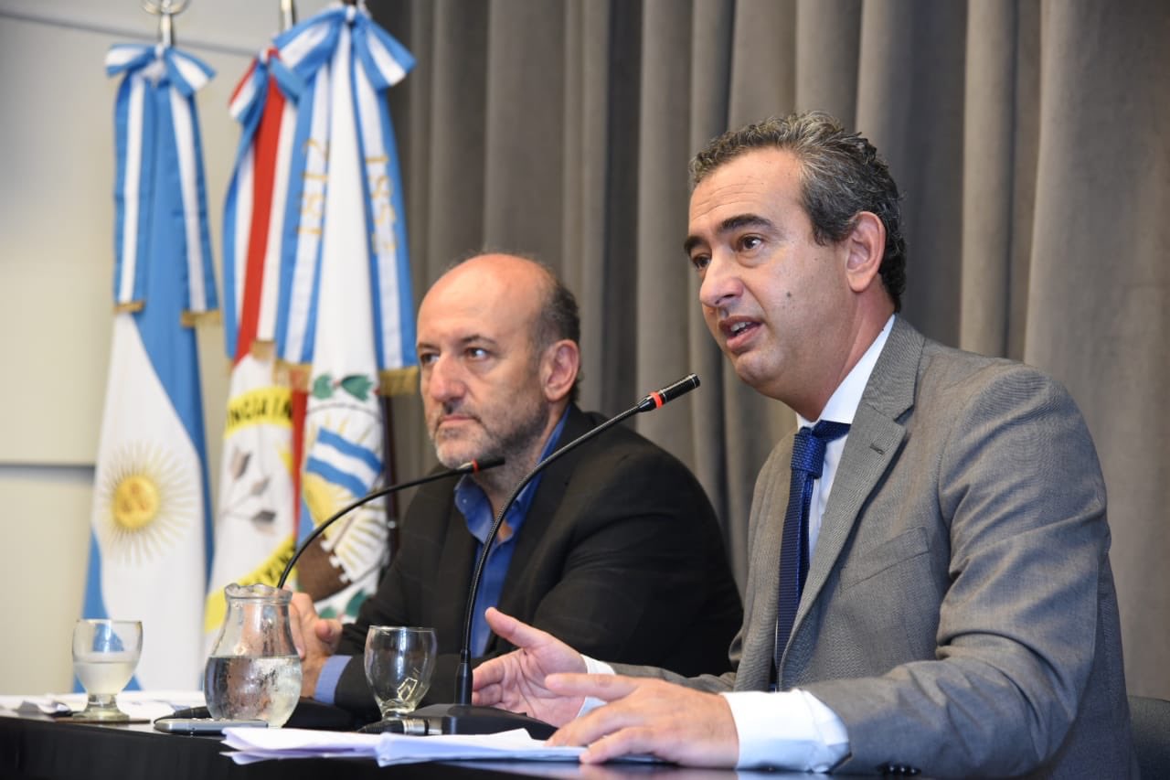 Javkin y Caruana: "Lo mejor que se puede hacer es no salir de casa".