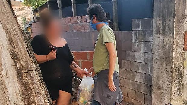 Golosetti repartió alimentos.