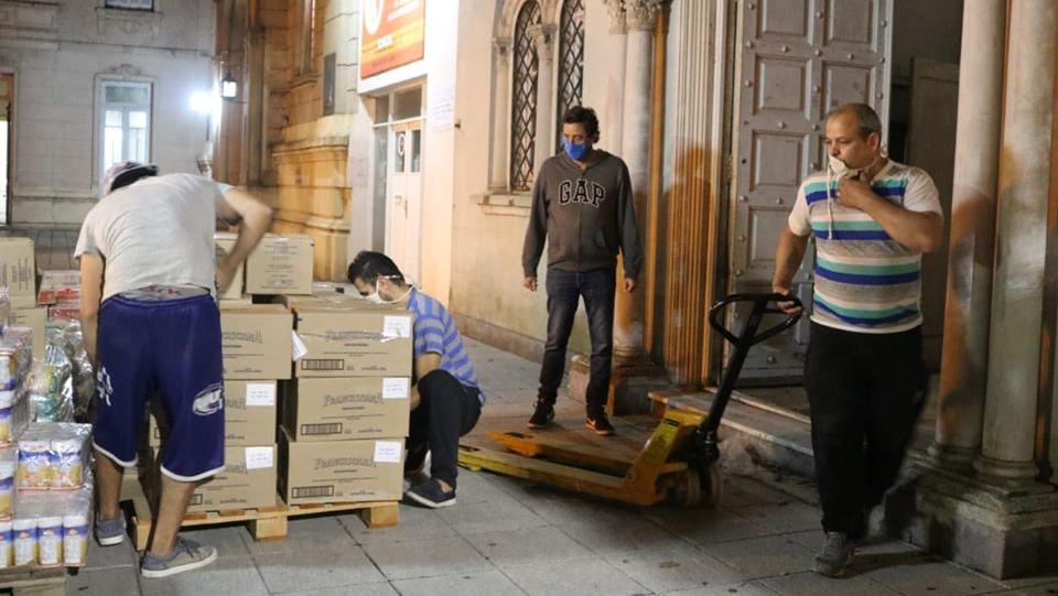 Golosetti repartió alimentos.