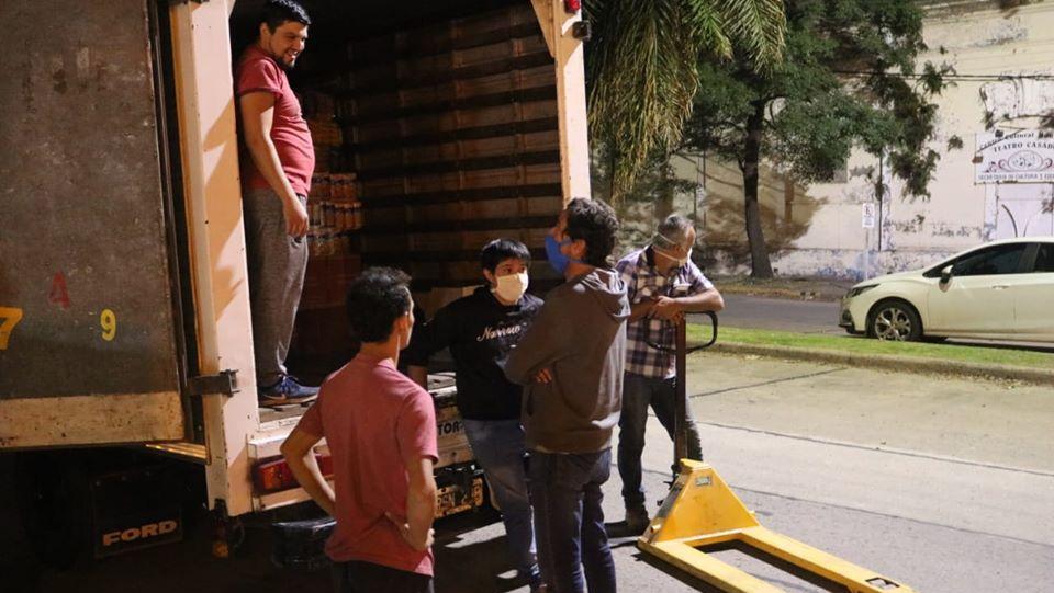 Golosetti repartió alimentos.