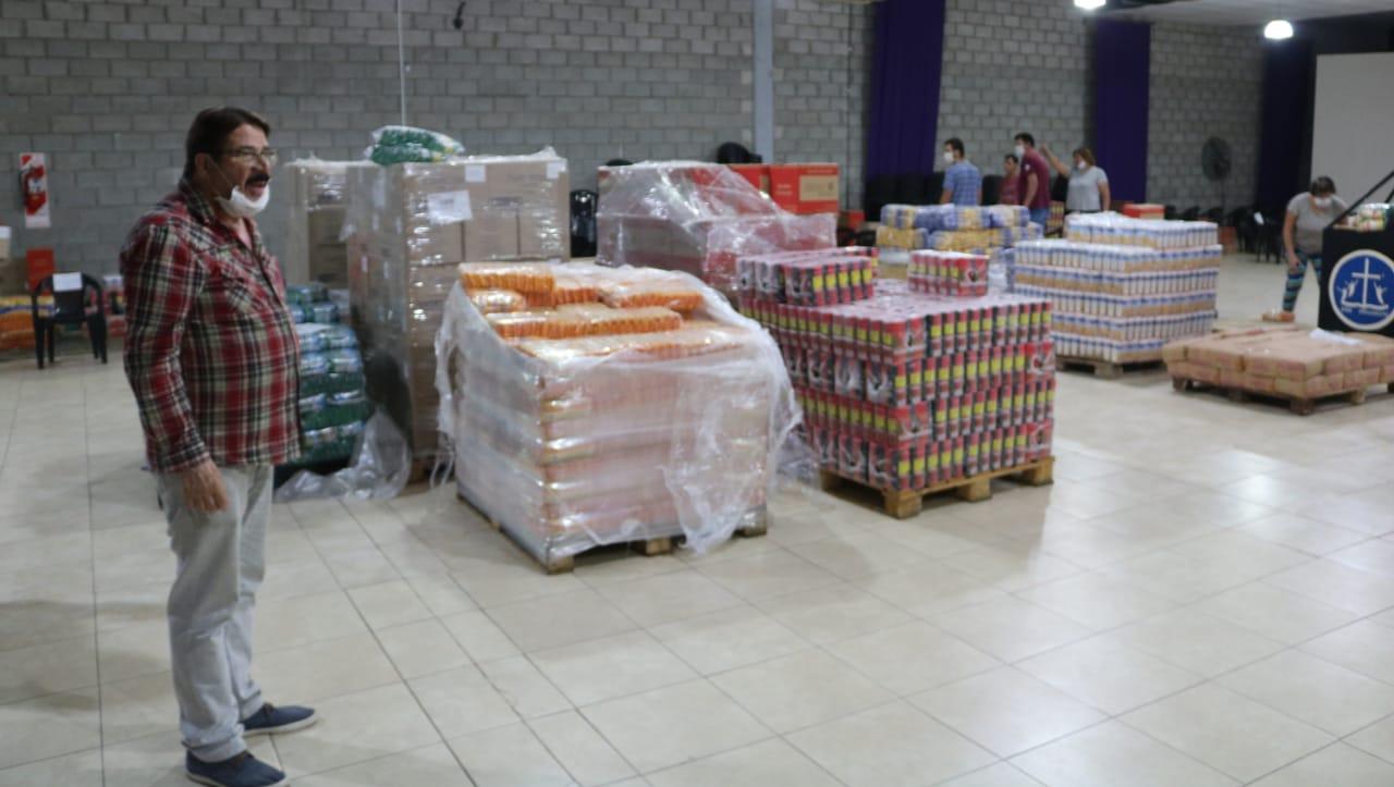 Rosconi estuvo presente en la descarga de alimentos.