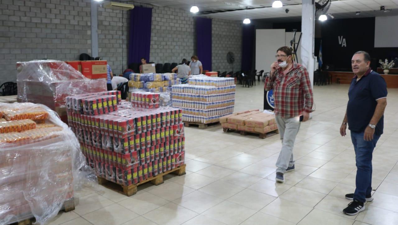 Rosconi estuvo presente en la descarga de alimentos.
