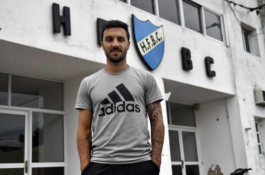 Scocco donó alimentos a su Hughes natal