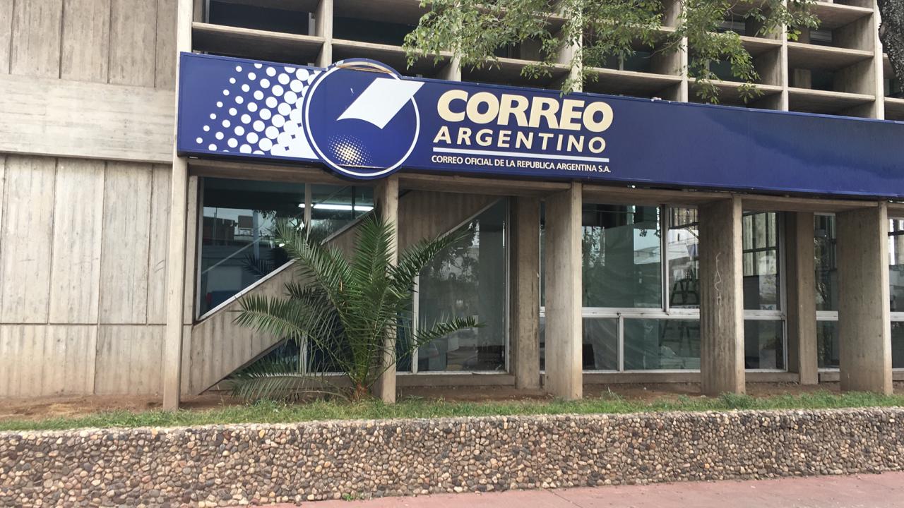 De nueve solo quedan cuatro empleados.