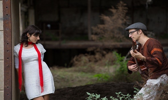 Sauce Rojo es un dúo de rosarinos que suenan tango, folclore y música latinoamericana.