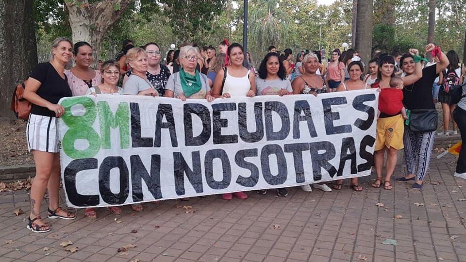 La tradicional marcha del 8M se hizo presente en la ciudad.
