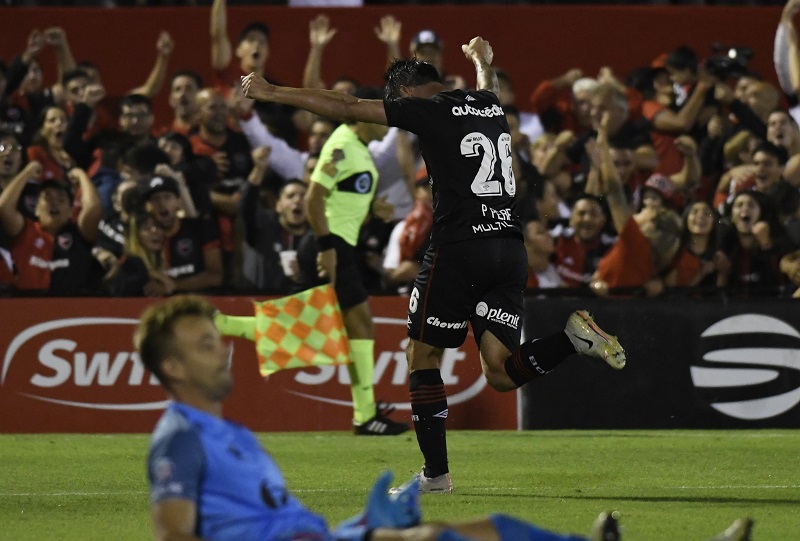 Newell's goleó a Colón de la mano de Pablo Pérez y Maxi Rodríguez