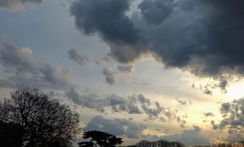 Entre sol y nubes