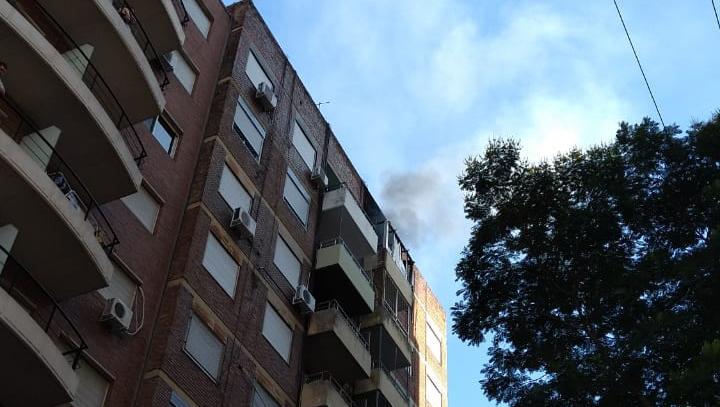 Un vecino oyó una explosión en el 9º A de Mitre 1322.