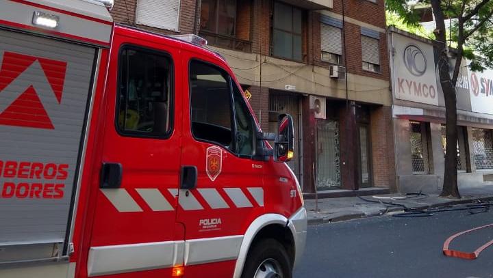 Un vecino oyó una explosión en el 9º A de Mitre 1322.