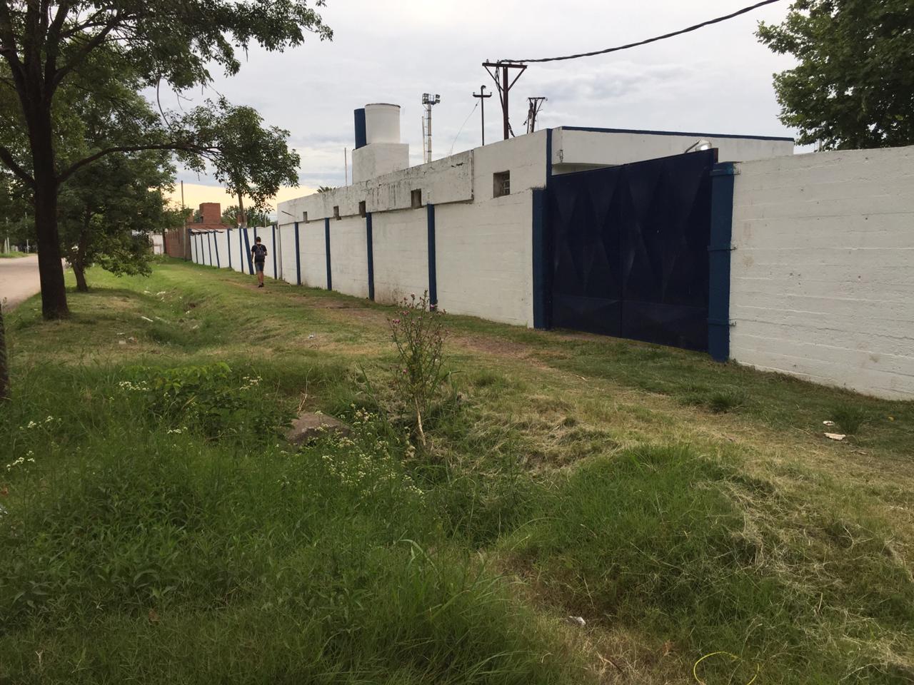 Así se ve la vereda del club en donde ocurrió el incidente.