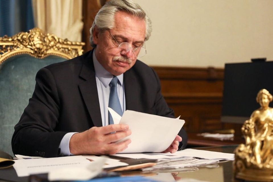 Nuevas medidas: dos bonos de $5 mil para jubilados y tarifas congeladas