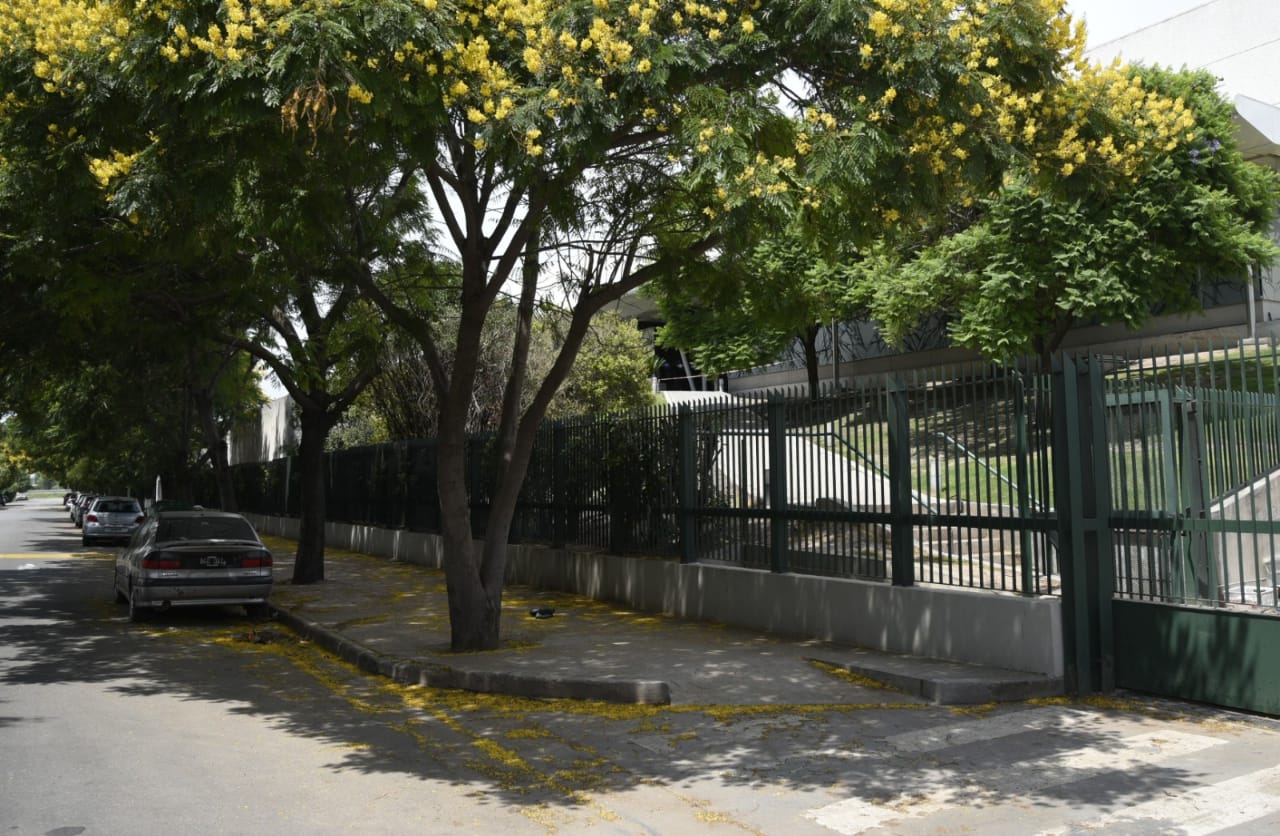 Moreno al 6300, el lugar desde donde partieron los balazos hacia el casino. 