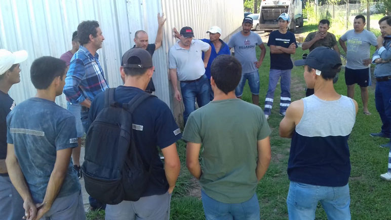 El predio donde se guardan los camiones también está en pésimas condiciones.