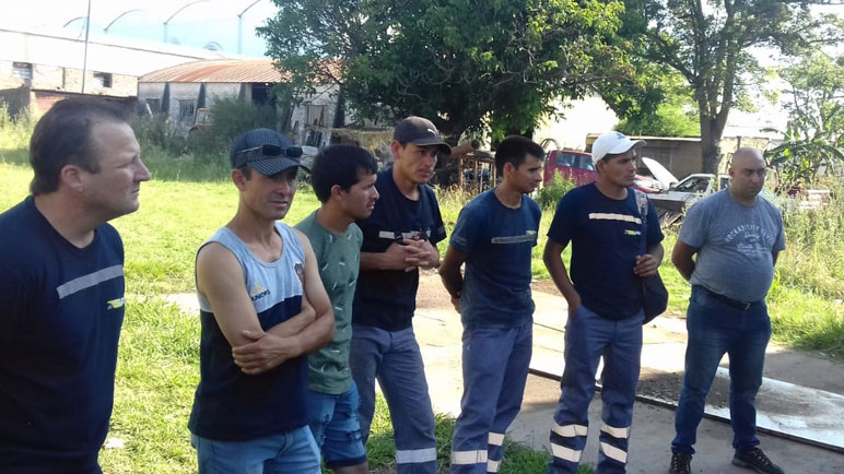 El predio donde se guardan los camiones también está en pésimas condiciones.