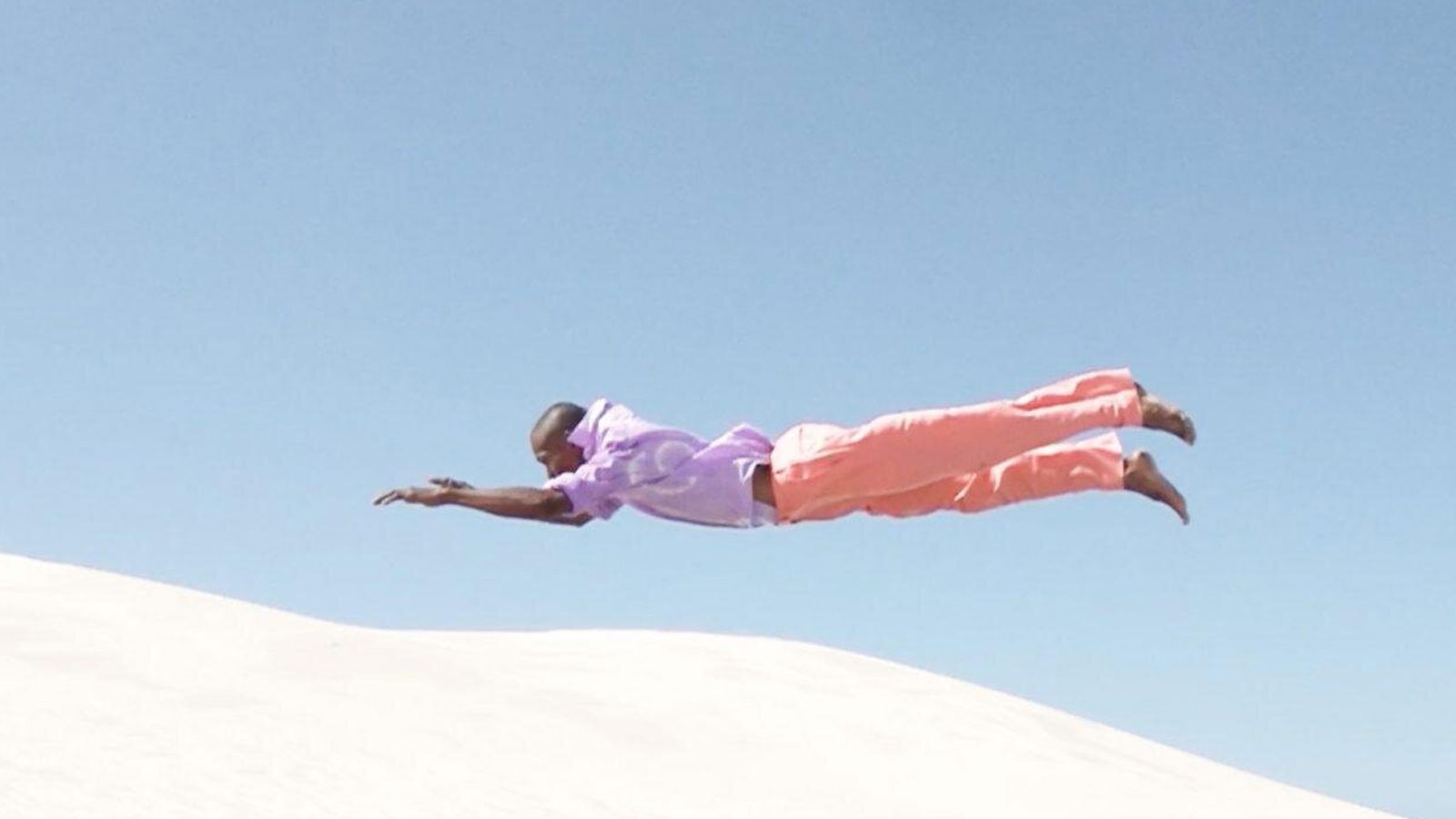 "In Flight": personas en pleno vuelo