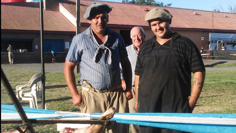 El concurso de asadores de cordero a la estaca ya es un clásico.